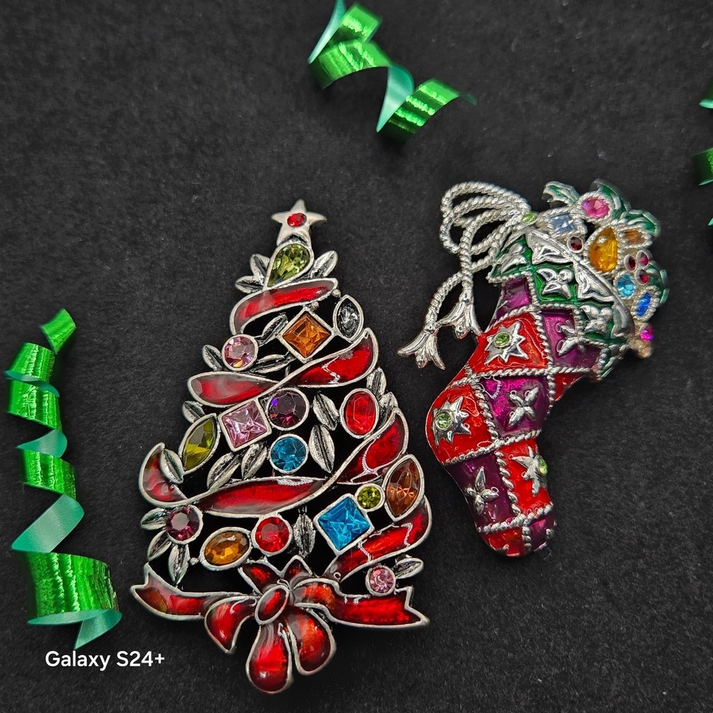 Premier Designs 2PC Red/Green SilverTone Brooch Set Christmas Tree Stocking Pins - Picture 11 of 11